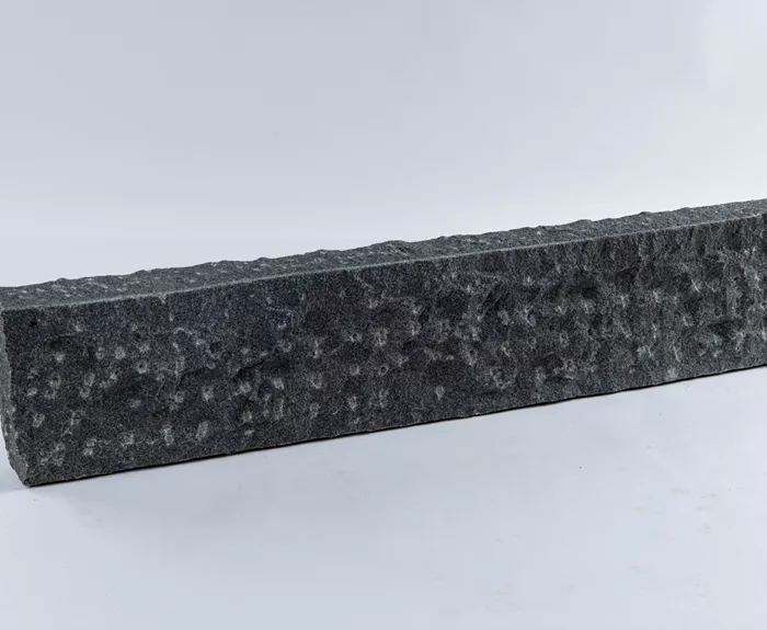 Parkkantsten håndhugget granit, mørk grå, 7*20*50 cm
